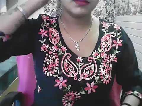LovingPihu online show from May 30, 2026, 5:25 am
