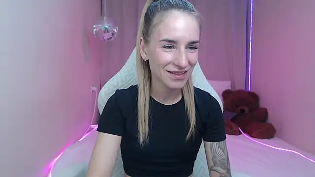 DeboraHorny online show from May 17, 2026, 6:13 am