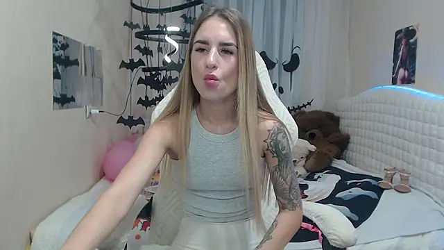 DeboraHorny online show from November 3, 2025, 7:02 am