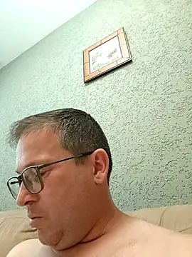 tavio1 online show from April 18, 2026, 7:58 pm