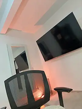 kem hott online show from October 10, 2025, 4:57 am