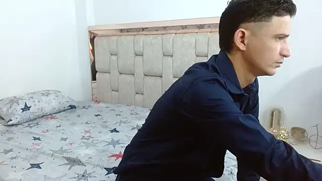 AlexAndCass online show from January 7, 2025, 10:41 pm