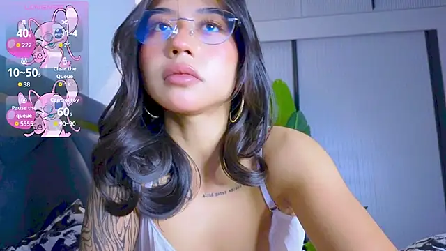 Mia Tin online show from November 21, 2025, 1:21 pm