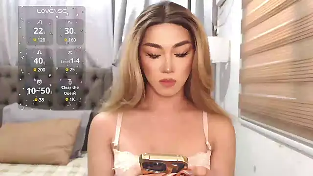 Snapshot of Local_Hoelyx chatting on January 13, 2025, 8:15 am Local Hoelyx online show from January 13, 2025, 8:15 am