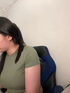 Snapshot of Alhanna_ chatting on March 1, 2025, 12:39 am Alhanna online show from March 1, 2025, 12:39 am