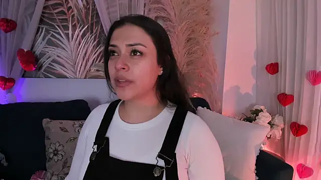 Nicolle W online show from February 14, 2026, 11:54 am