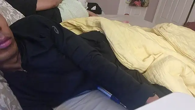 AmateurGuy23 online show from November 24, 2025, 5:13 pm