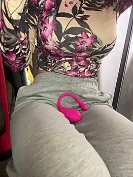 DulceMya6 online show from January 3, 2025, 10:40 pm