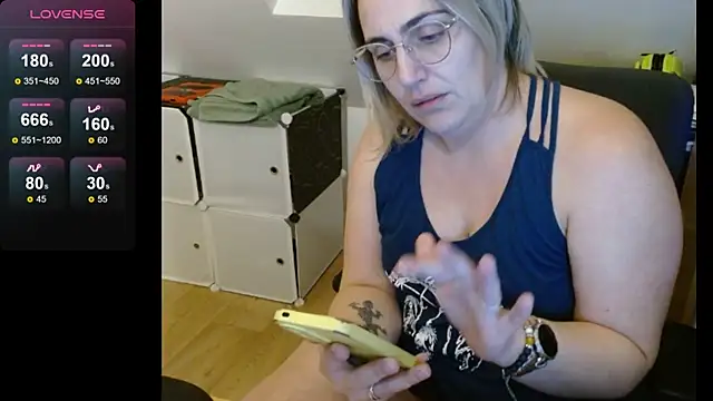 Snapshot of elisacoquineoff chatting on February 13, 2025, 9:27 pm elisacoquineoff online show from February 13, 2025, 9:27 pm