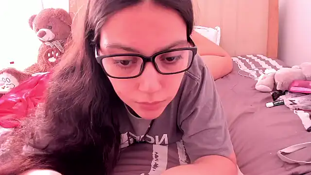 Snapshot of roniewester chatting on May 18, 2026, 2:44 pm roniewester online show from May 18, 2026, 2:44 pm