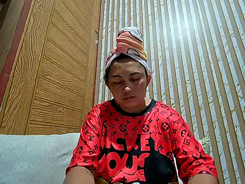 LalaiAsian online show from April 3, 2026, 9:27 am