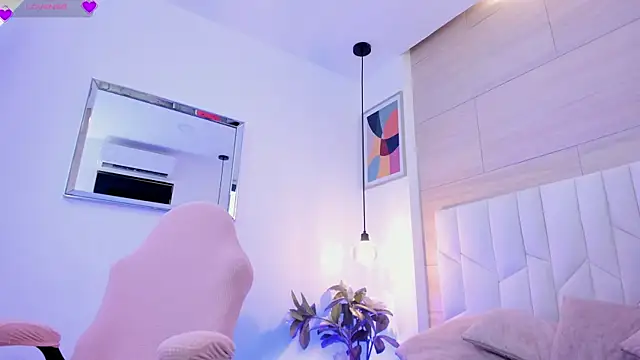 io chie  online show from April 17, 2026, 4:04 am