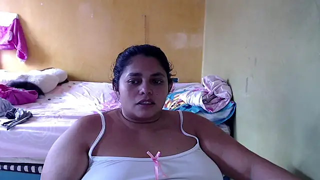 yulieth bbw online show from May 17, 2026, 12:27 pm