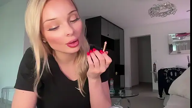 HannaXLove online show from October 8, 2025, 3:13 pm