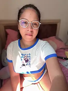 Snapshot of Shara_dreams chatting on February 2, 2025, 3:49 pm Shara dreams online show from February 2, 2025, 3:49 pm