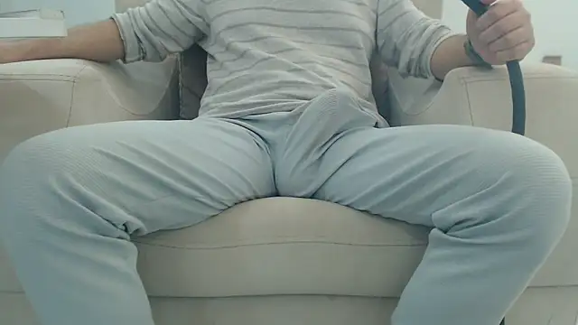 Snapshot of masterxmonster chatting on February 10, 2026, 12:42 am masterxmonster online show from February 10, 2026, 12:42 am