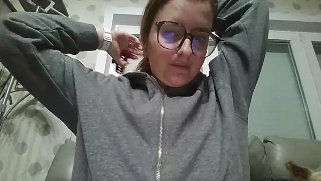 LiquidLeonie online show from March 18, 2026, 5:32 am