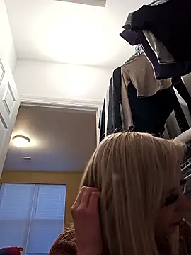 AmethystFoxx online show from January 5, 2026, 10:24 pm