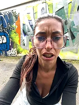 amanilouve online show from September 25, 2025, 2:34 pm