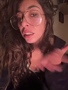 amanilouve online show from November 8, 2025, 6:11 pm