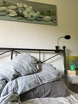 amanilouve online show from April 17, 2026, 7:22 am