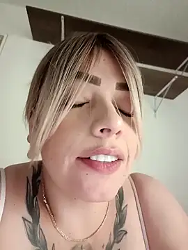 natalygolden69 online show from November 12, 2025, 1:04 pm