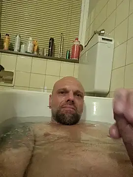 Ladyshaker82 online show from April 16, 2026, 12:00 am