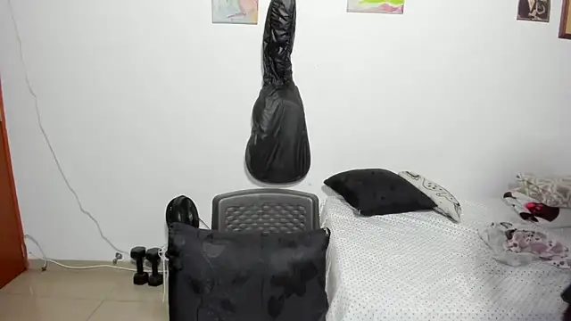 Snapshot of D-yanamilf chatting on September 18, 2025, 9:34 am D-yanamilf online show from September 18, 2025, 9:34 am