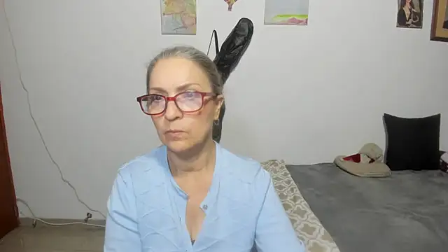 Snapshot of D-yanamilf chatting on October 31, 2025, 9:17 am D-yanamilf online show from October 31, 2025, 9:17 am