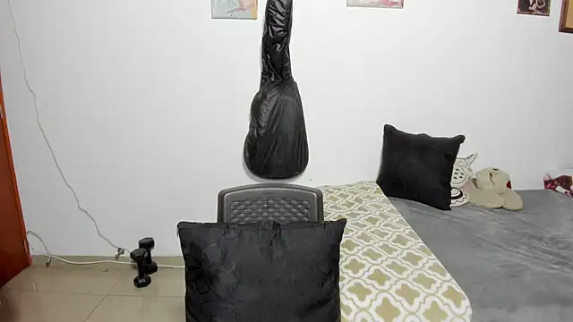 Snapshot of D-yanamilf chatting on October 16, 2025, 8:00 am D-yanamilf online show from October 16, 2025, 8:00 am