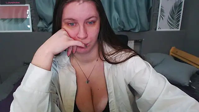 Snapshot of LiyaSilve chatting on February 15, 2025, 5:19 am LiyaSilve online show from February 15, 2025, 5:19 am