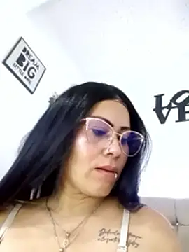 Tania mature online show from May 12, 2026, 5:19 pm