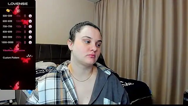 Snapshot of AlanaBrox chatting on October 2, 2025, 9:18 pm AlanaBrox online show from October 2, 2025, 9:18 pm