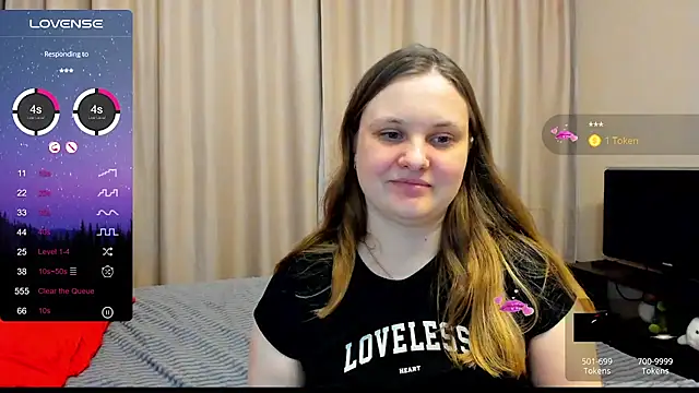 Snapshot of AlanaBrox chatting on March 19, 2025, 6:01 pm AlanaBrox online show from March 19, 2025, 6:01 pm