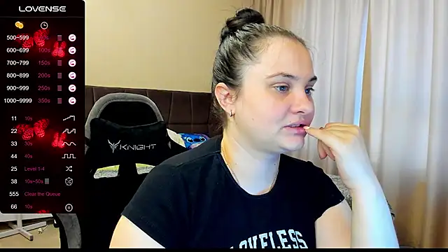 Snapshot of AlanaBrox chatting on September 12, 2025, 1:00 pm AlanaBrox online show from September 12, 2025, 1:00 pm