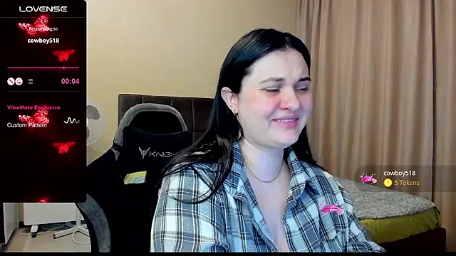 Snapshot of AlanaBrox chatting on September 28, 2025, 3:19 pm AlanaBrox online show from September 28, 2025, 3:19 pm