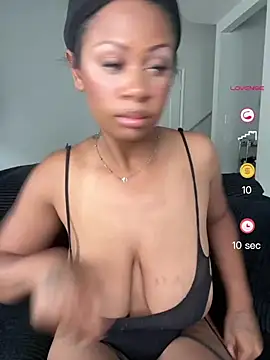 Snapshot of shawneebaby chatting on August 2, 2026, 10:18 pm shawneebaby online show from August 2, 2026, 10:18 pm
