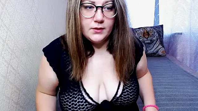 Sindy Jeniceee online show from July 17, 2026, 6:43 am