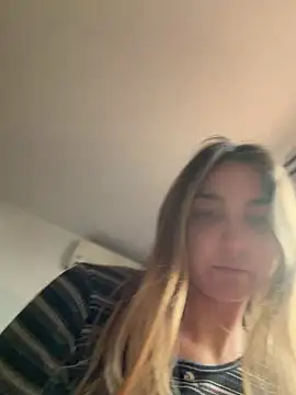 DoriDeluxe66 online show from March 2, 2026, 4:25 pm