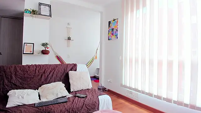 karlye 5 online show from February 21, 2025, 4:48 pm