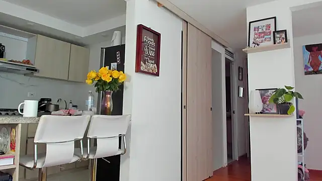 karlye 5 online show from April 16, 2026, 9:39 pm