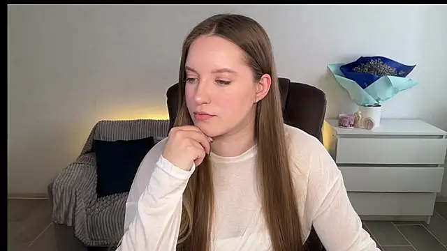 EvaMaddison online show from March 22, 2026, 6:15 am