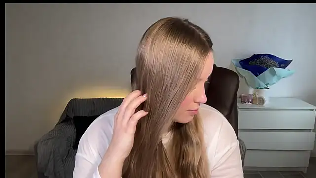 EvaMaddison online show from March 20, 2026, 5:41 am