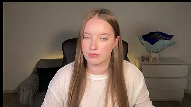 EvaMaddison online show from March 25, 2026, 5:01 pm