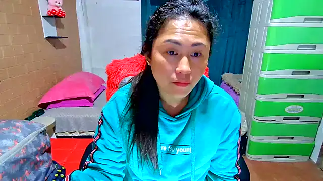 Snapshot of M_e_c_e_l chatting on February 12, 2026, 12:32 am M e c e l online show from February 12, 2026, 12:32 am