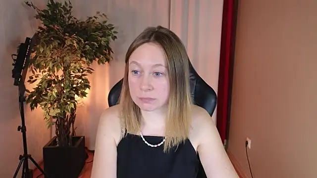 Snapshot of BrookeEvans chatting on October 15, 2025, 9:01 pm BrookeEvans online show from October 15, 2025, 9:01 pm