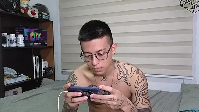 SIXXTOLOVE18 online show from November 5, 2025, 6:38 am