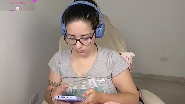 blue  moon  online show from December 3, 2025, 4:24 am