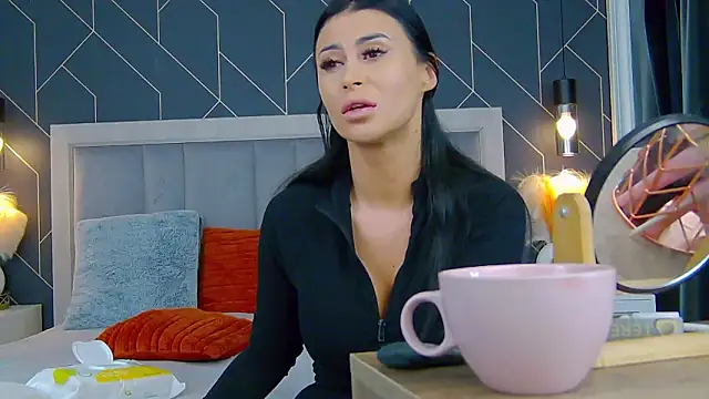 EmyLaveau online show from March 17, 2026, 5:43 am