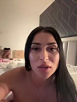 EmyLaveau online show from March 18, 2025, 3:22 pm